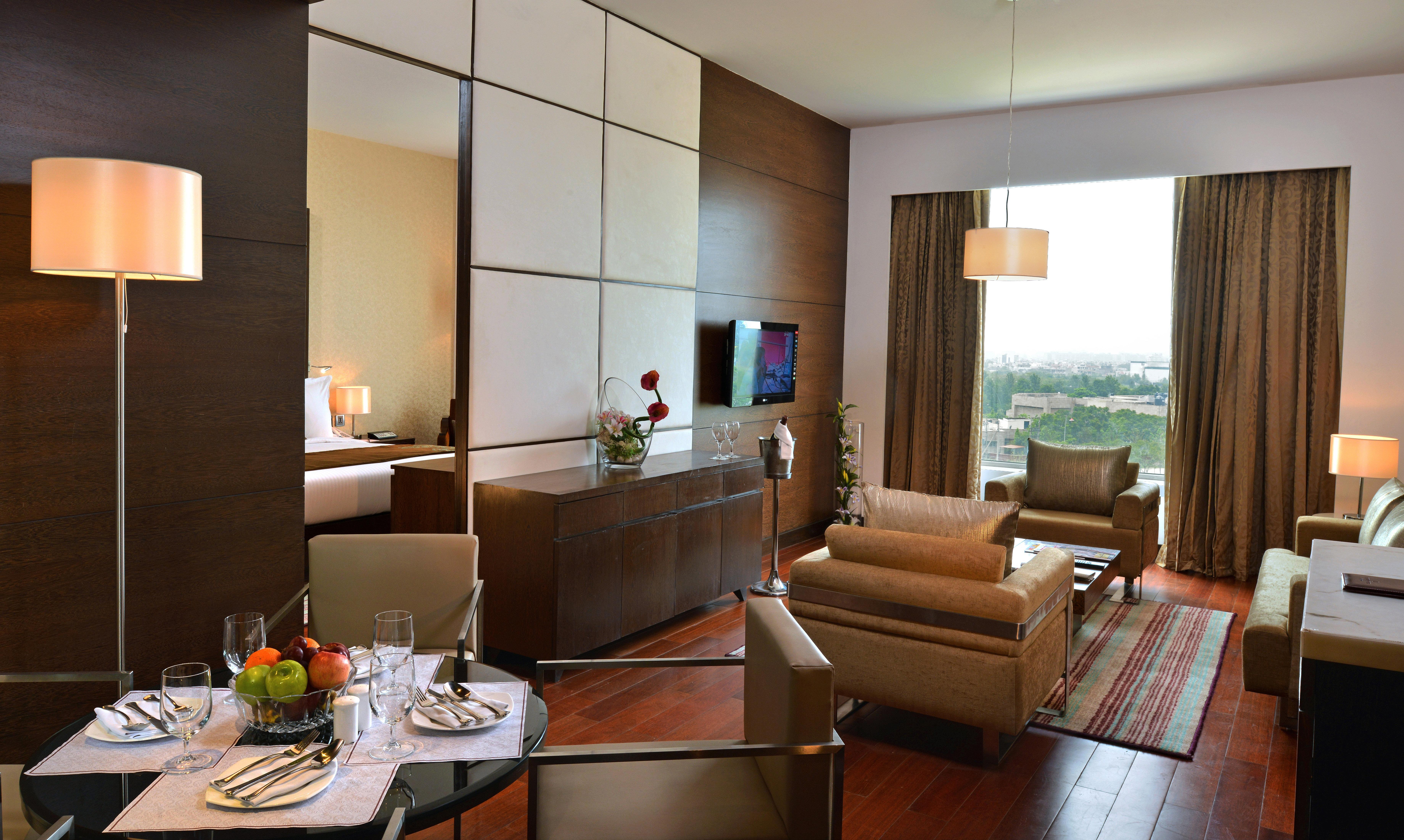 ฮอลิเดย์ อินน์ จันทิครห์ ปัญจกุลา ปัญจ์กุลา ห้อง รูปภาพ Suite at the Taj Bengal