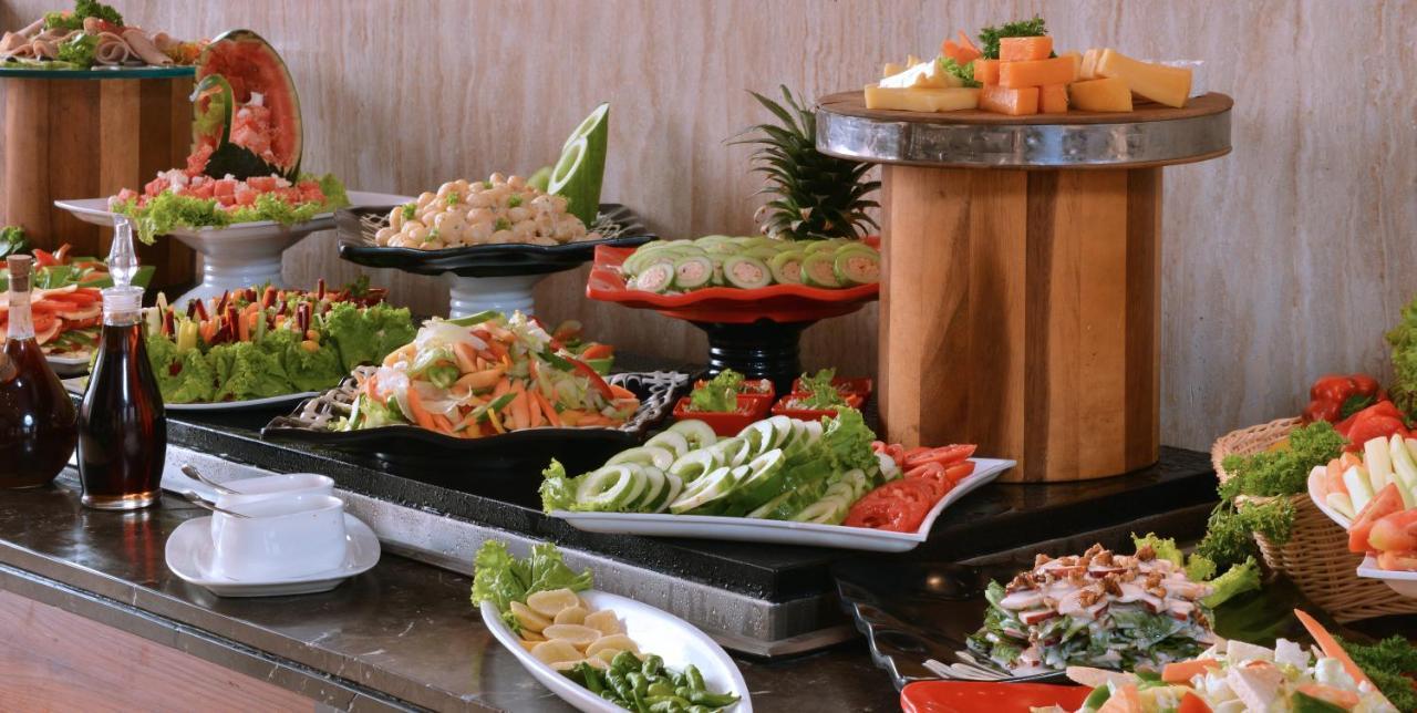 ฮอลิเดย์ อินน์ จันทิครห์ ปัญจกุลา ปัญจ์กุลา ภายนอก รูปภาพ A salad bar