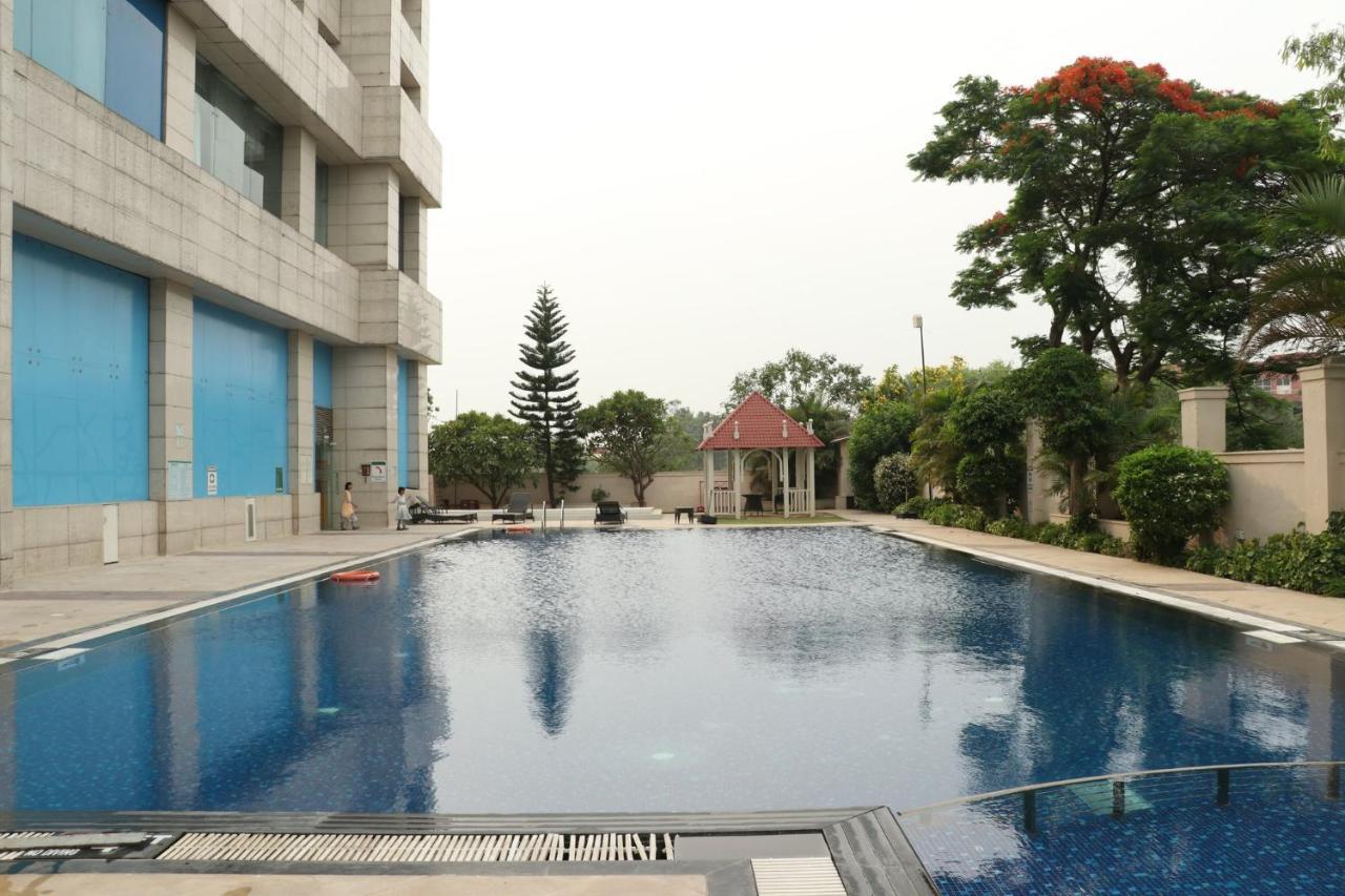 ฮอลิเดย์ อินน์ จันทิครห์ ปัญจกุลา ปัญจ์กุลา ภายนอก รูปภาพ Swimming pool at the hotel