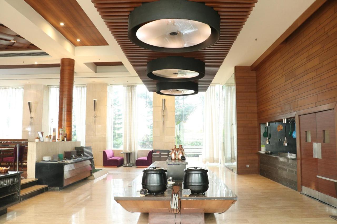 ฮอลิเดย์ อินน์ จันทิครห์ ปัญจกุลา ปัญจ์กุลา ภายนอก รูปภาพ The interior of the hotel