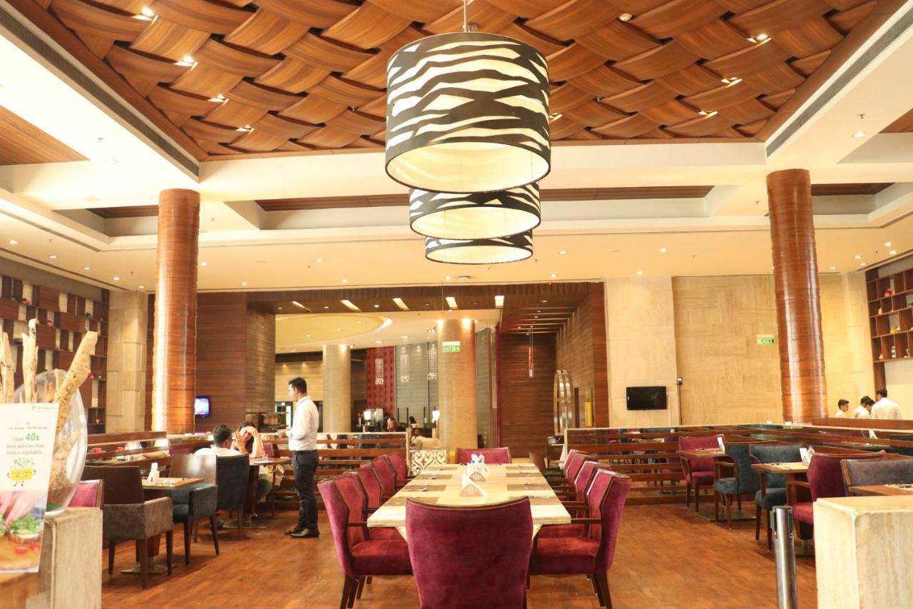 ฮอลิเดย์ อินน์ จันทิครห์ ปัญจกุลา ปัญจ์กุลา ภายนอก รูปภาพ The interior of the restaurant