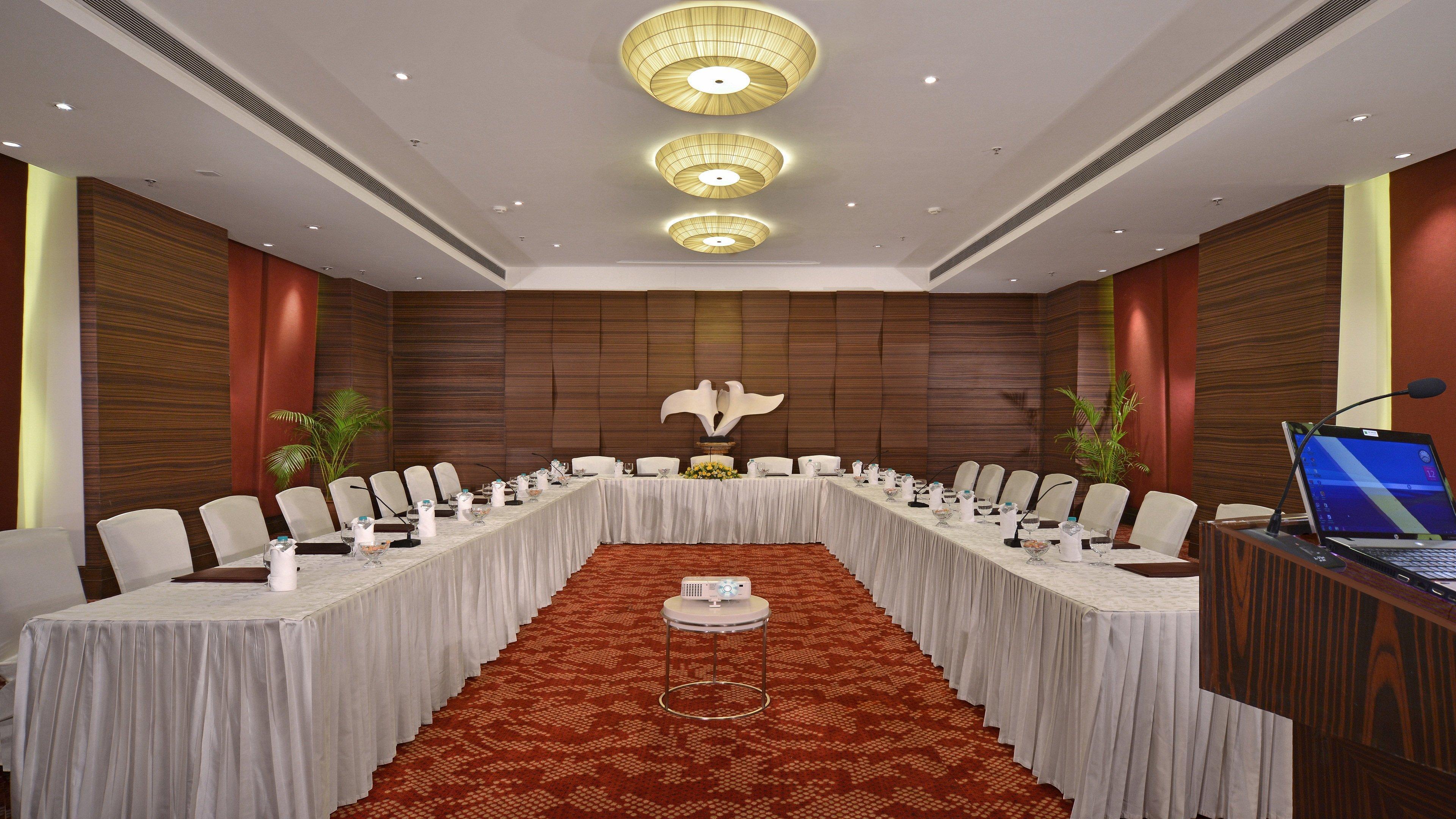 ฮอลิเดย์ อินน์ จันทิครห์ ปัญจกุลา ปัญจ์กุลา ภายนอก รูปภาพ A meeting room at a hotel