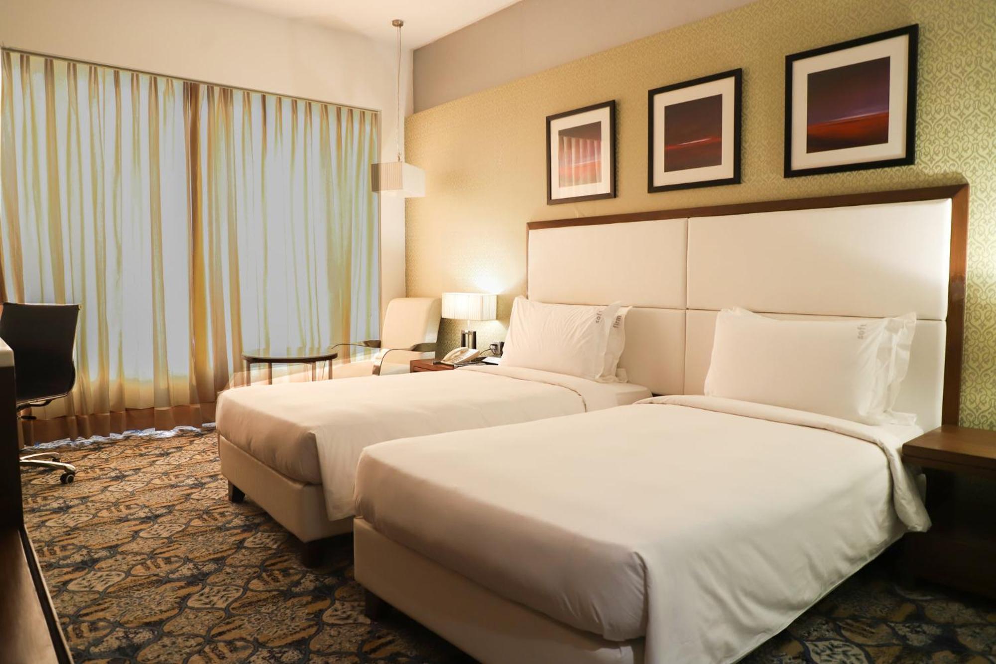 ฮอลิเดย์ อินน์ จันทิครห์ ปัญจกุลา ปัญจ์กุลา ภายนอก รูปภาพ A room at the hotel
