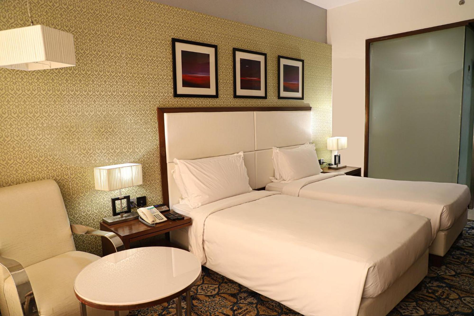 ฮอลิเดย์ อินน์ จันทิครห์ ปัญจกุลา ปัญจ์กุลา ภายนอก รูปภาพ A room at the hotel