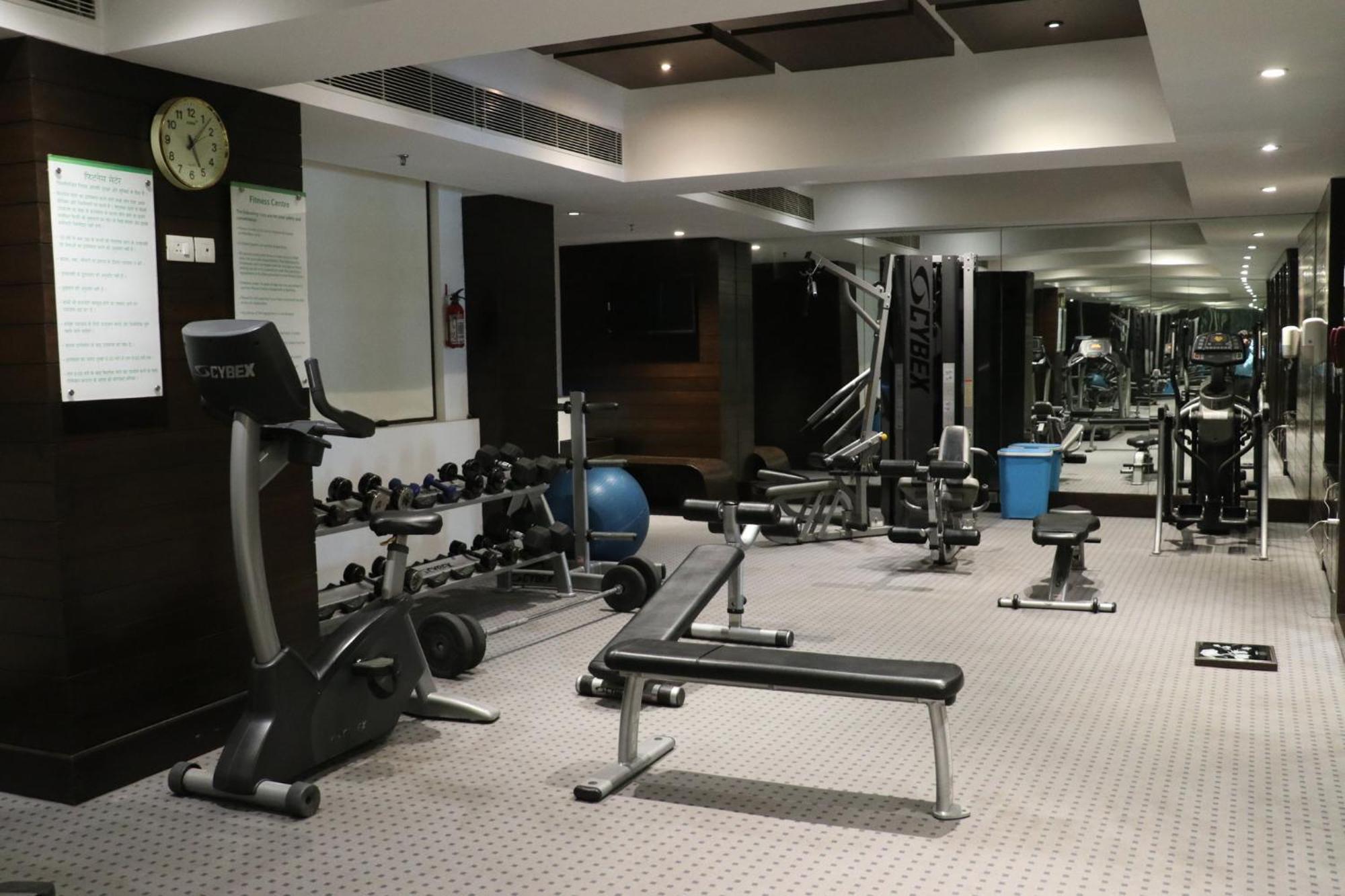 ฮอลิเดย์ อินน์ จันทิครห์ ปัญจกุลา ปัญจ์กุลา ภายนอก รูปภาพ The gym at the hotel