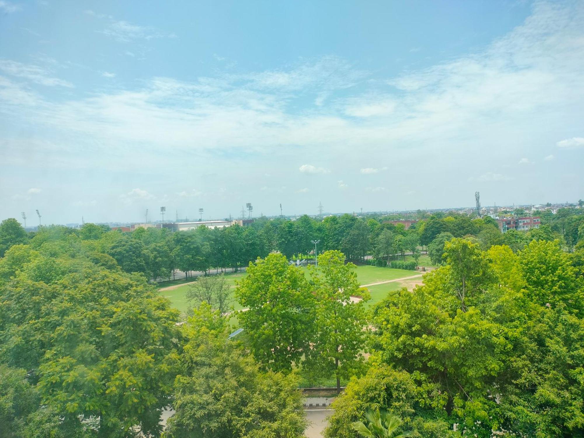 ฮอลิเดย์ อินน์ จันทิครห์ ปัญจกุลา ปัญจ์กุลา ภายนอก รูปภาพ View of the park from the observation tower