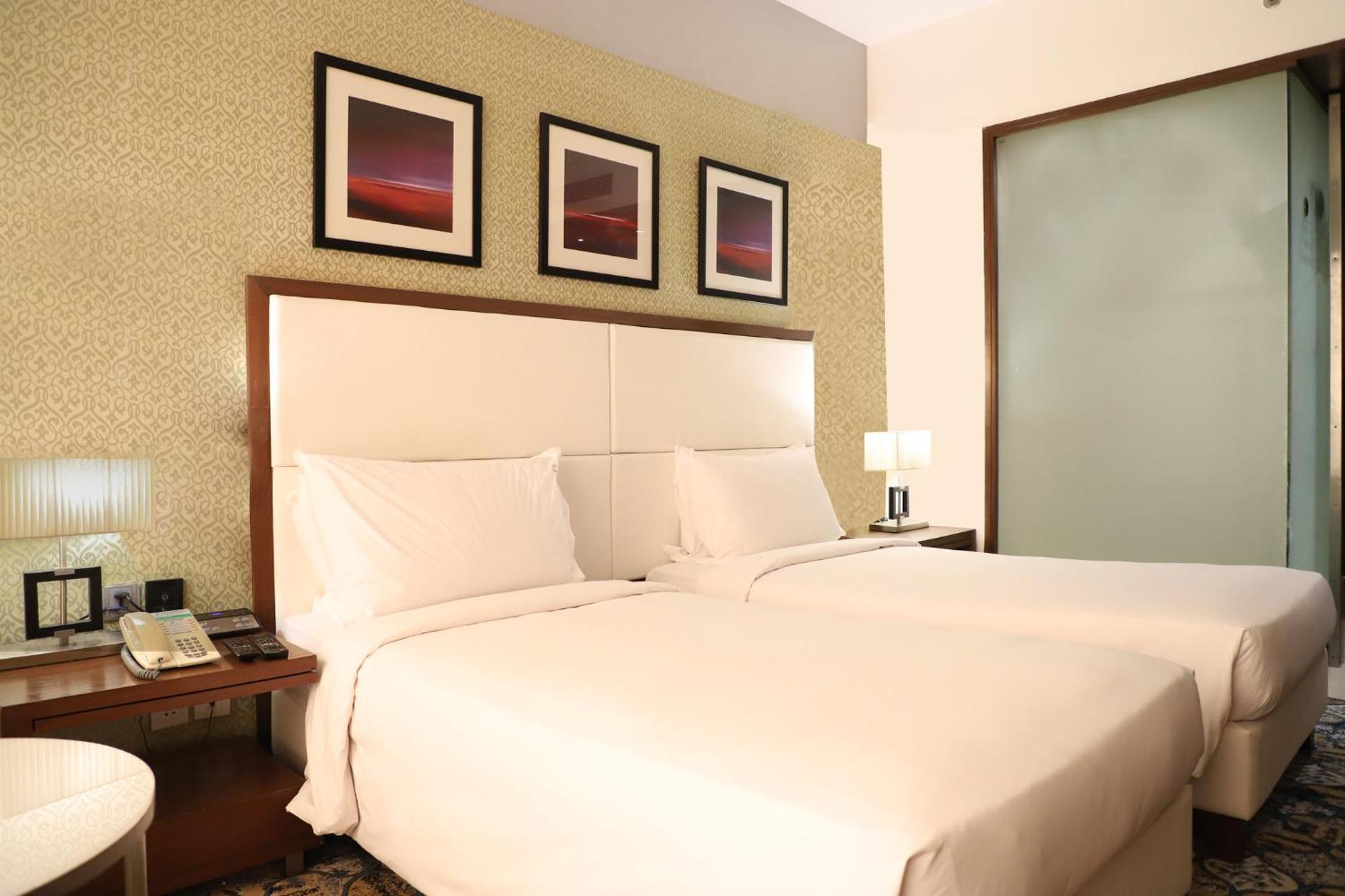 ฮอลิเดย์ อินน์ จันทิครห์ ปัญจกุลา ปัญจ์กุลา ภายนอก รูปภาพ A room at the hotel