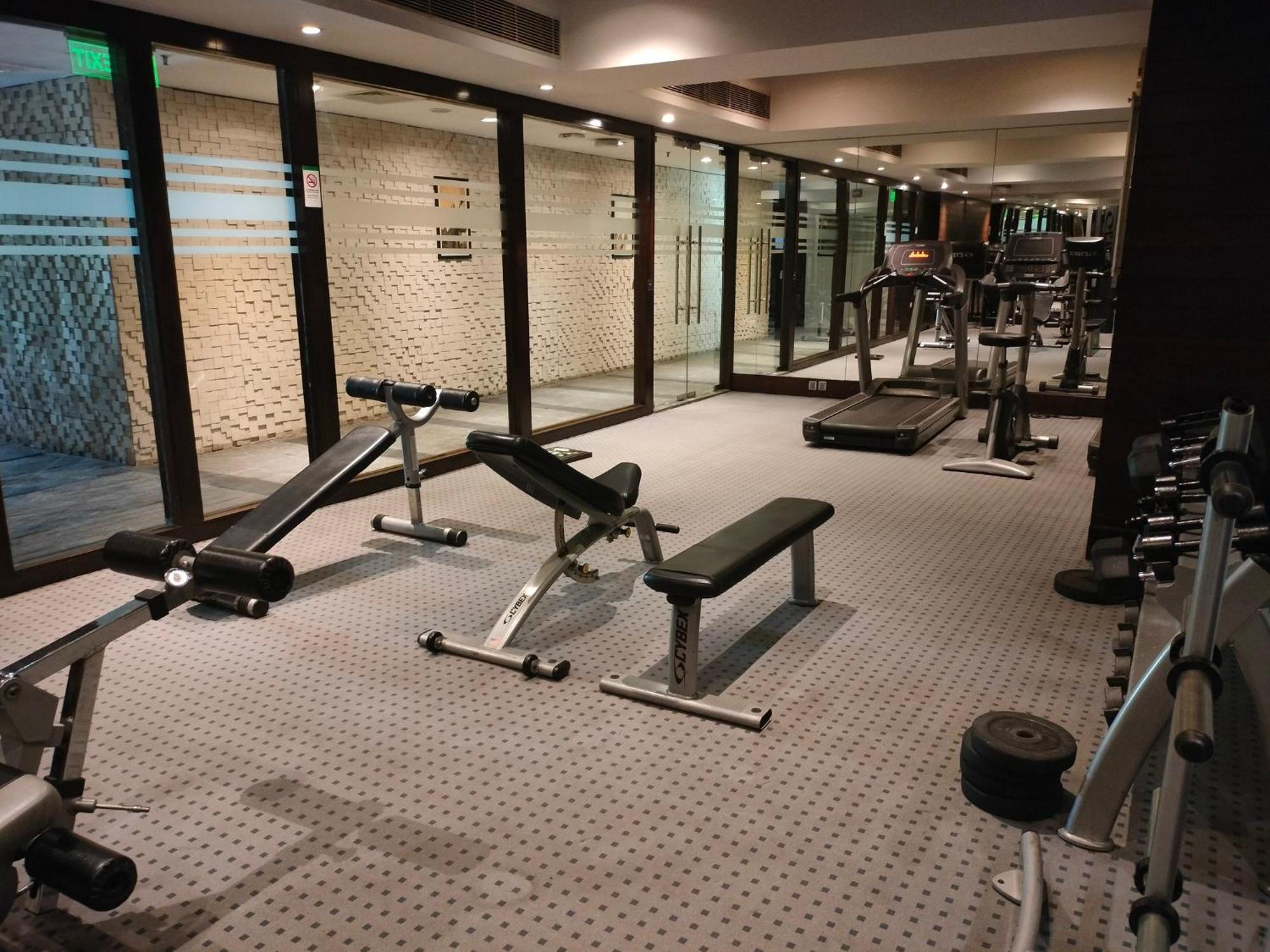 ฮอลิเดย์ อินน์ จันทิครห์ ปัญจกุลา ปัญจ์กุลา ภายนอก รูปภาพ The gym at the hotel