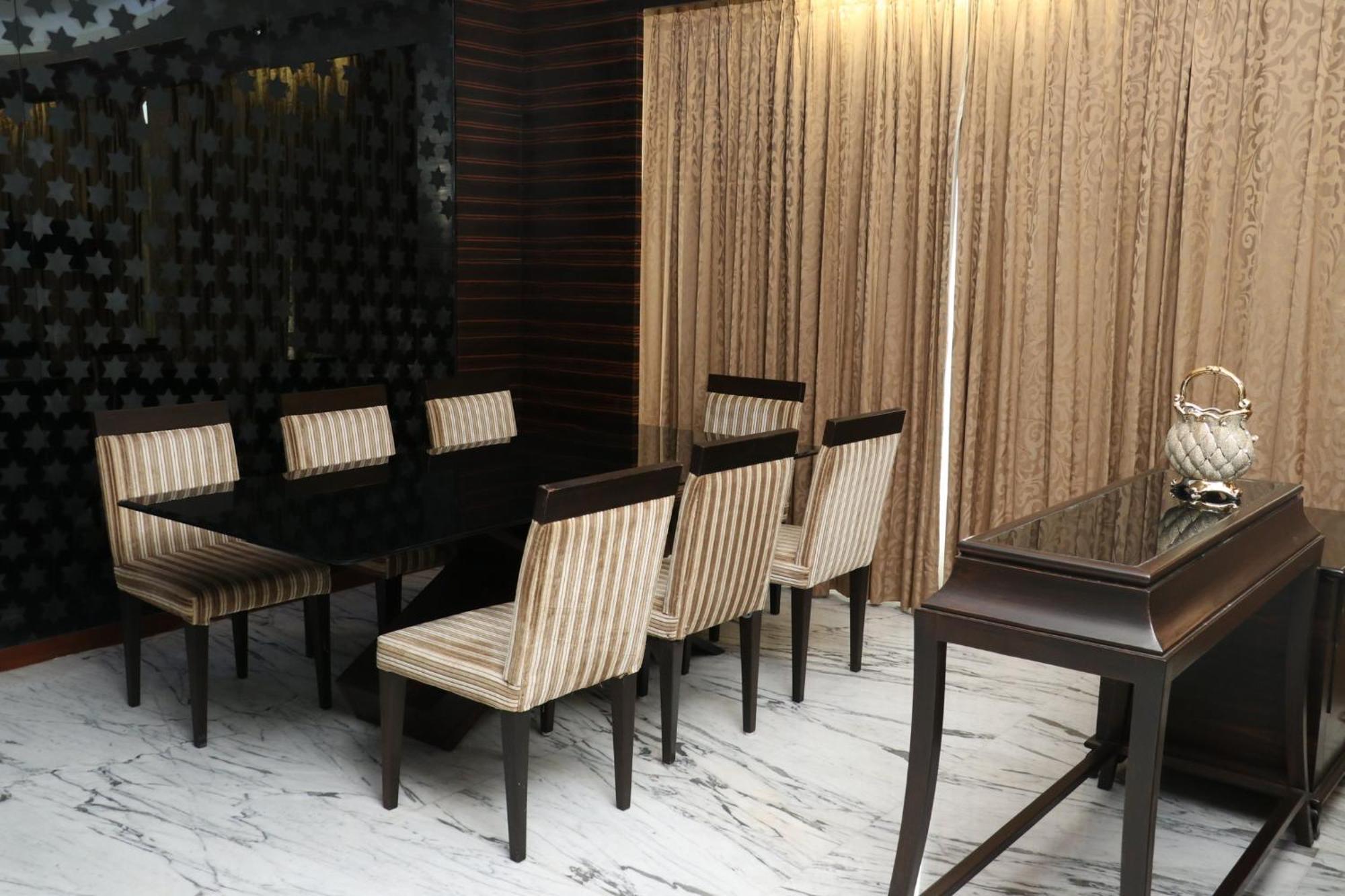 ฮอลิเดย์ อินน์ จันทิครห์ ปัญจกุลา ปัญจ์กุลา ภายนอก รูปภาพ A dining room