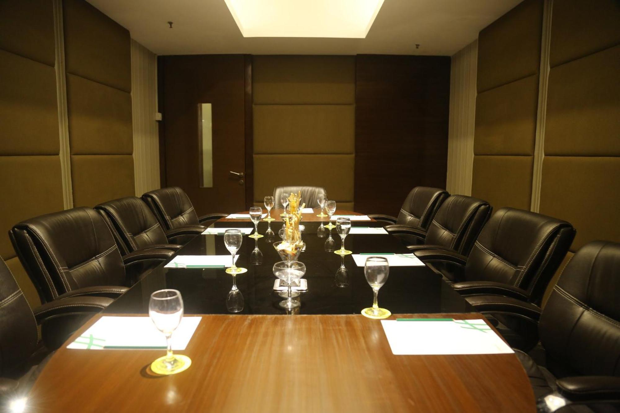 ฮอลิเดย์ อินน์ จันทิครห์ ปัญจกุลา ปัญจ์กุลา ภายนอก รูปภาพ A boardroom