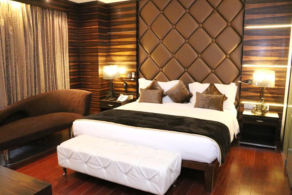 ฮอลิเดย์ อินน์ จันทิครห์ ปัญจกุลา ปัญจ์กุลา ภายนอก รูปภาพ A bedroom at the Taj Bengal